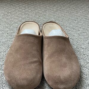 Elegant Tan Suede Mules